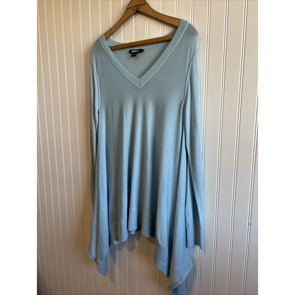 DKNY V-neck‎ sweater women's size small Light Blue Oversized